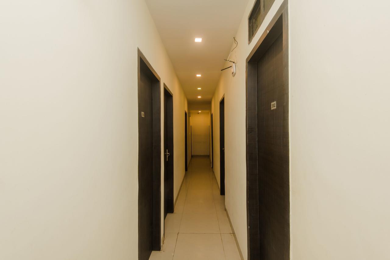 Oyo 10103 Hotel Aviva Mumbai Exteriör bild